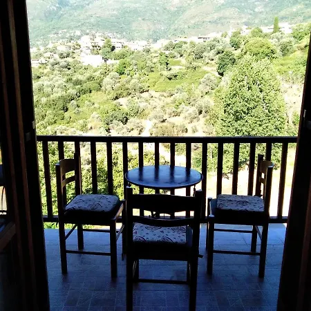Alepetroupes Lodge *